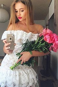 Ника, метро Молодёжная