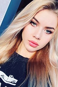Надя, метро Ленинский проспект