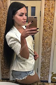 Яна, метро Петровский парк