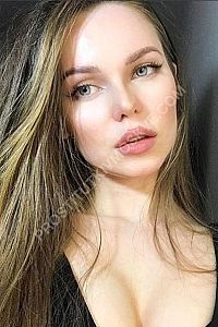 Алина, метро Римская