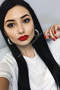 Карина, метро Локомотив