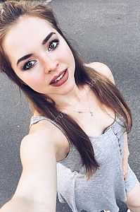 Наташа, метро Менделеевская