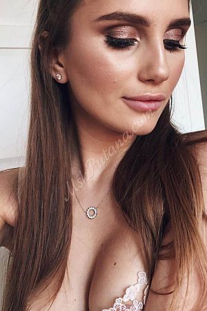 Хелена, метро Театральная