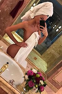Августа, метро Кузнецкий мост