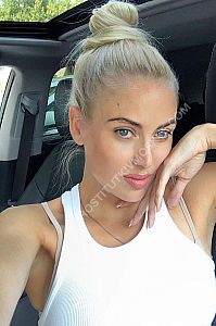 Лена, метро Пионерская